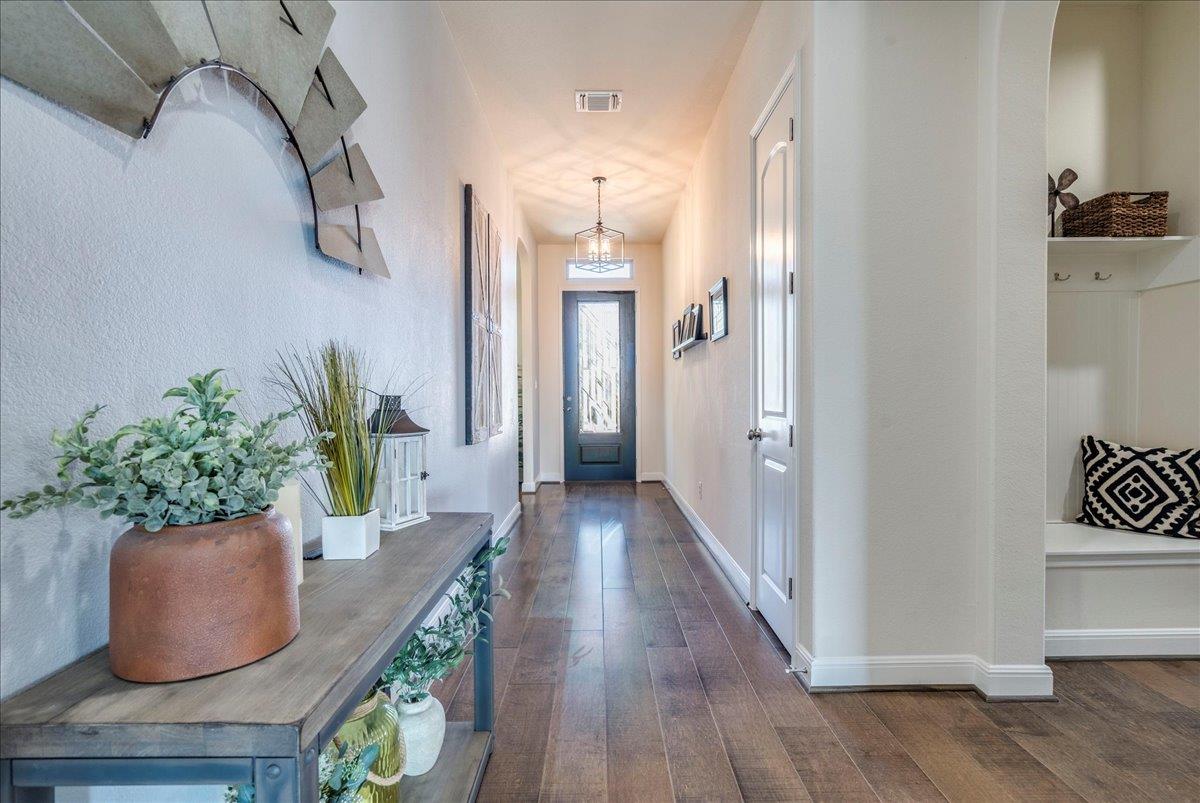 1905 N Muhly Bush BND