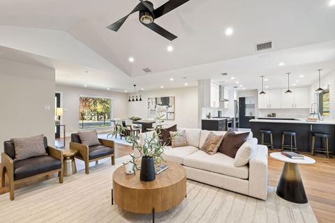 Tiny photo for 2615 Barton Hills DR, Austin, TX 78704 (MLS # 3880789)