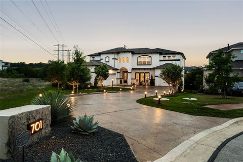 Photo of 701 Echelon PL, Lakeway, TX 78738 (MLS # 9418996)