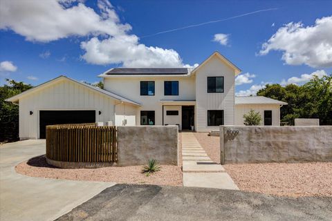 8009 Golden Oaks LN Austin TX 78737