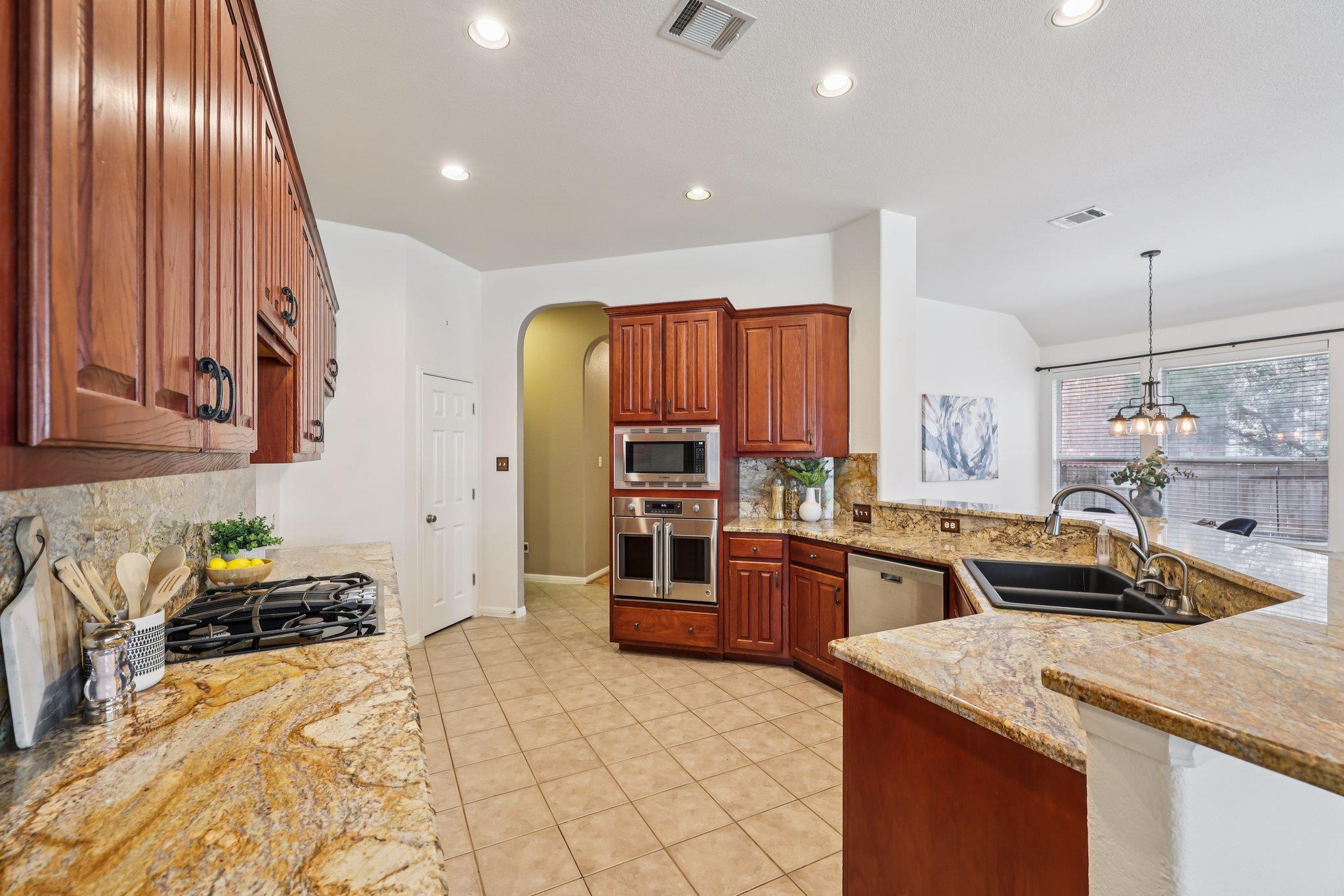 2950 James Parker LN