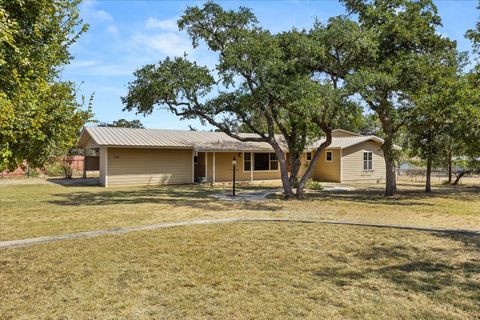 711 N Creek RD Comfort TX 78013