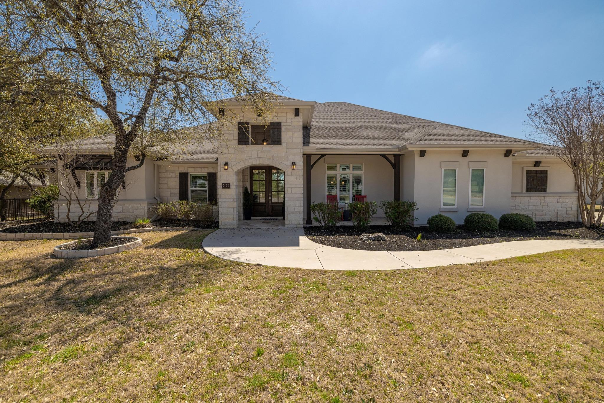 221 Highland Oaks