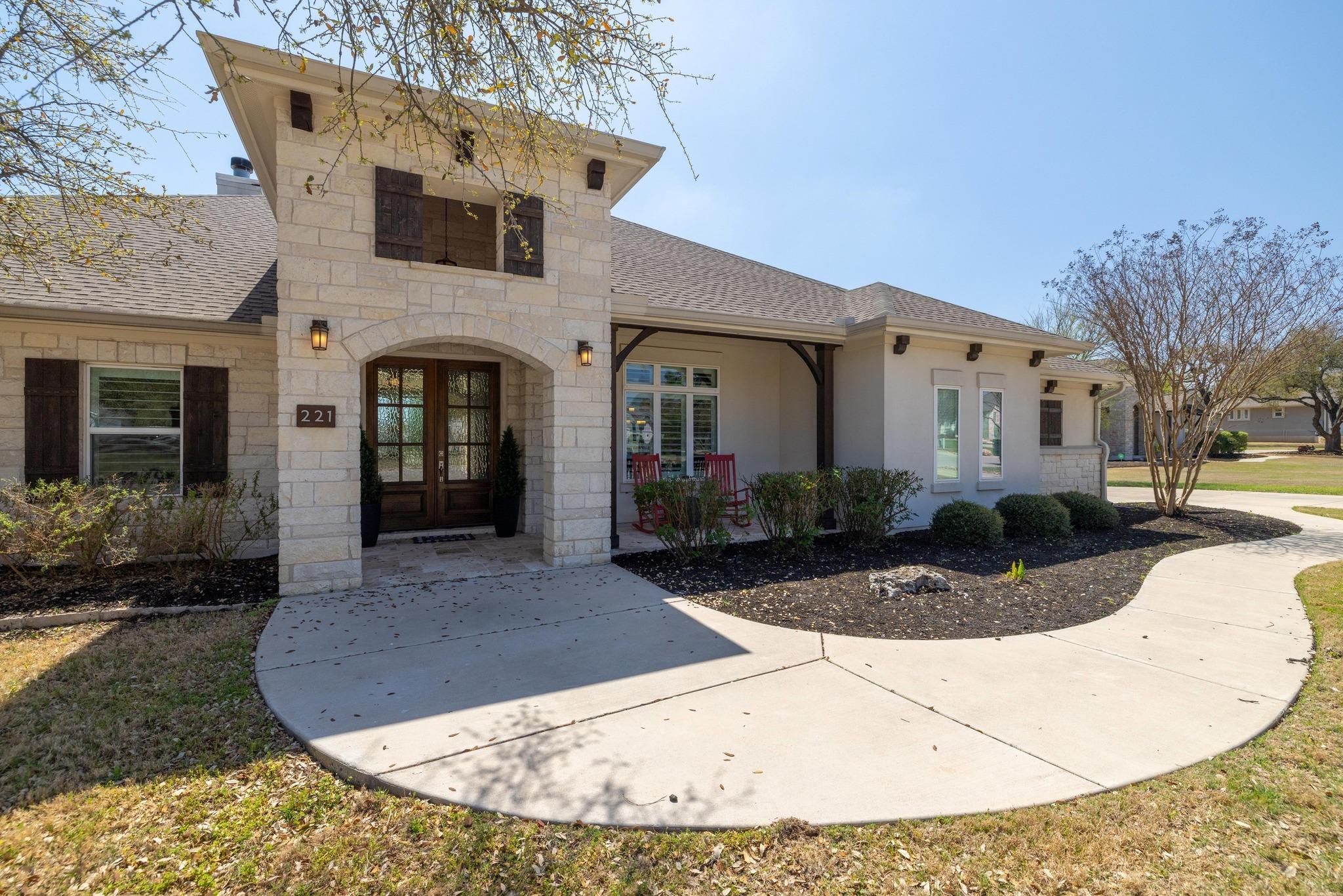 221 Highland Oaks