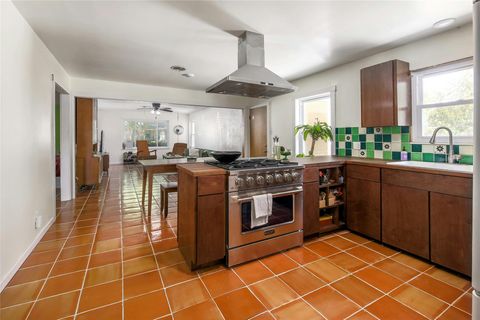 Photo of 1016 Randall ST, Taylor, TX 76574 (MLS # 2037771)