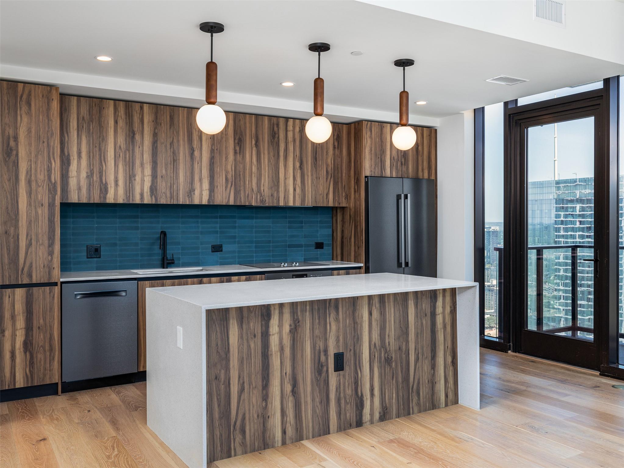 84 East Ave 3704