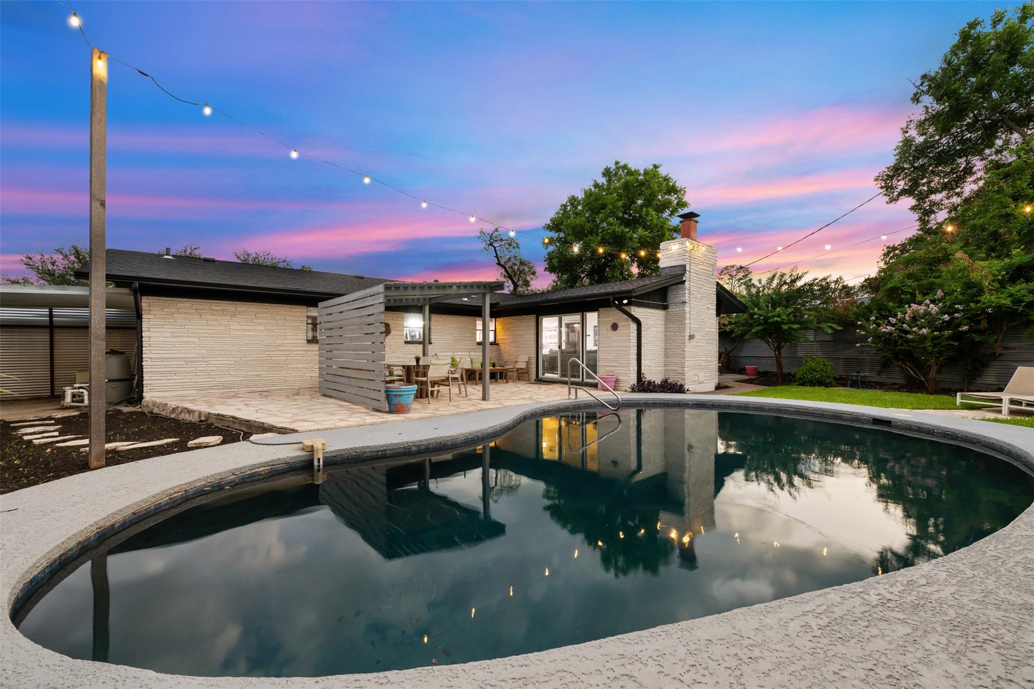 Photo 1 of 40 — 1806 Rogge LN, Austin, TX 78723