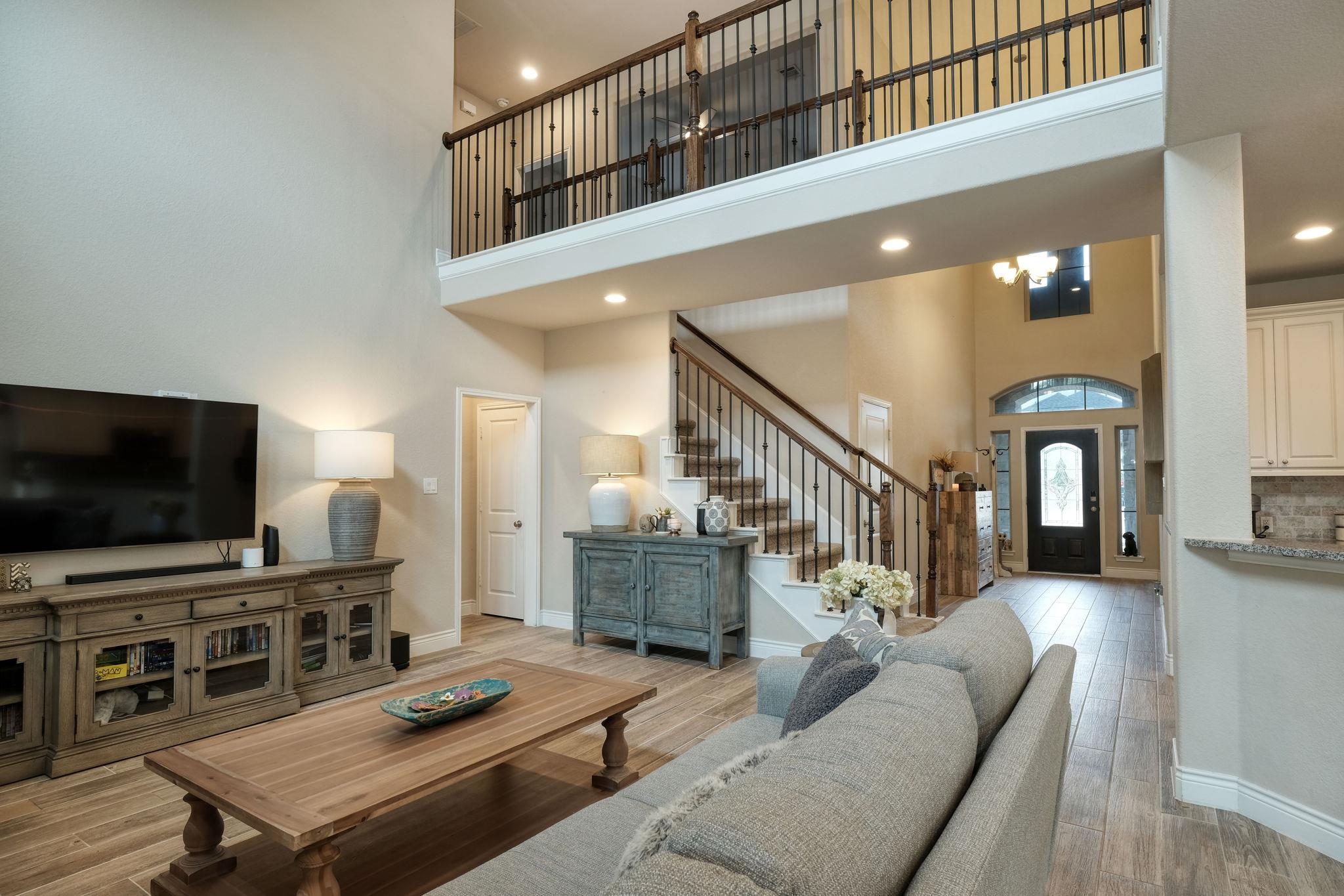 550 Cortona LN
