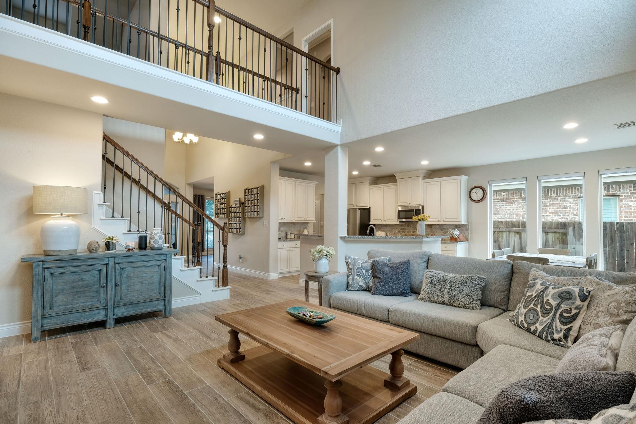 550 Cortona LN