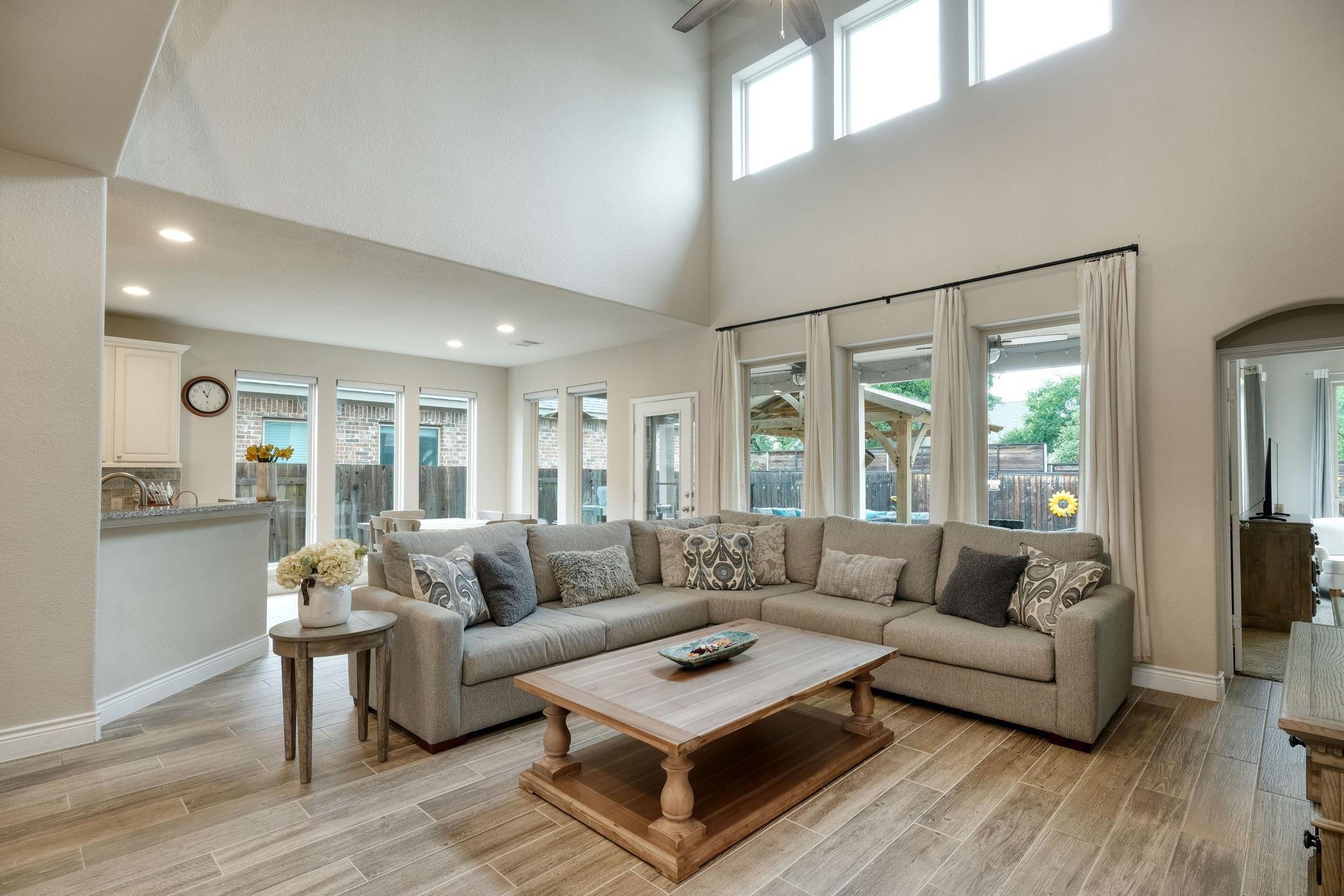 550 Cortona LN