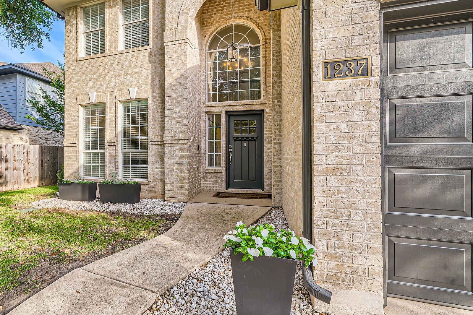 1237 Fall Creek LOOP
