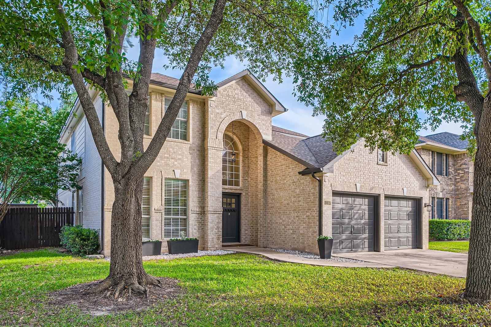 1237 Fall Creek LOOP
