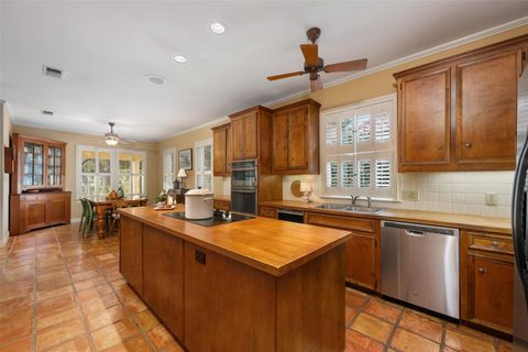 Tiny photo for 52 Club Estates PKWY, The Hills, TX 78738 (MLS # 9689892)