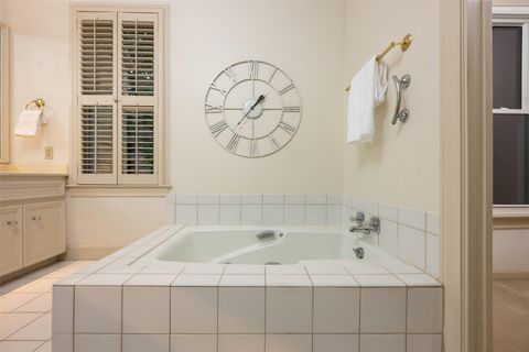 Tiny photo for 52 Club Estates PKWY, The Hills, TX 78738 (MLS # 9689892)