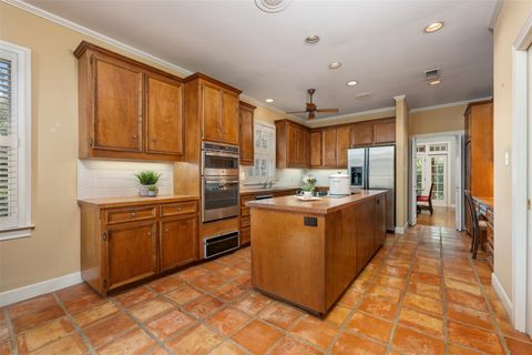 Tiny photo for 52 Club Estates PKWY, The Hills, TX 78738 (MLS # 9689892)