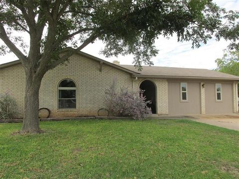 121 Bruce ST Brady TX 76825