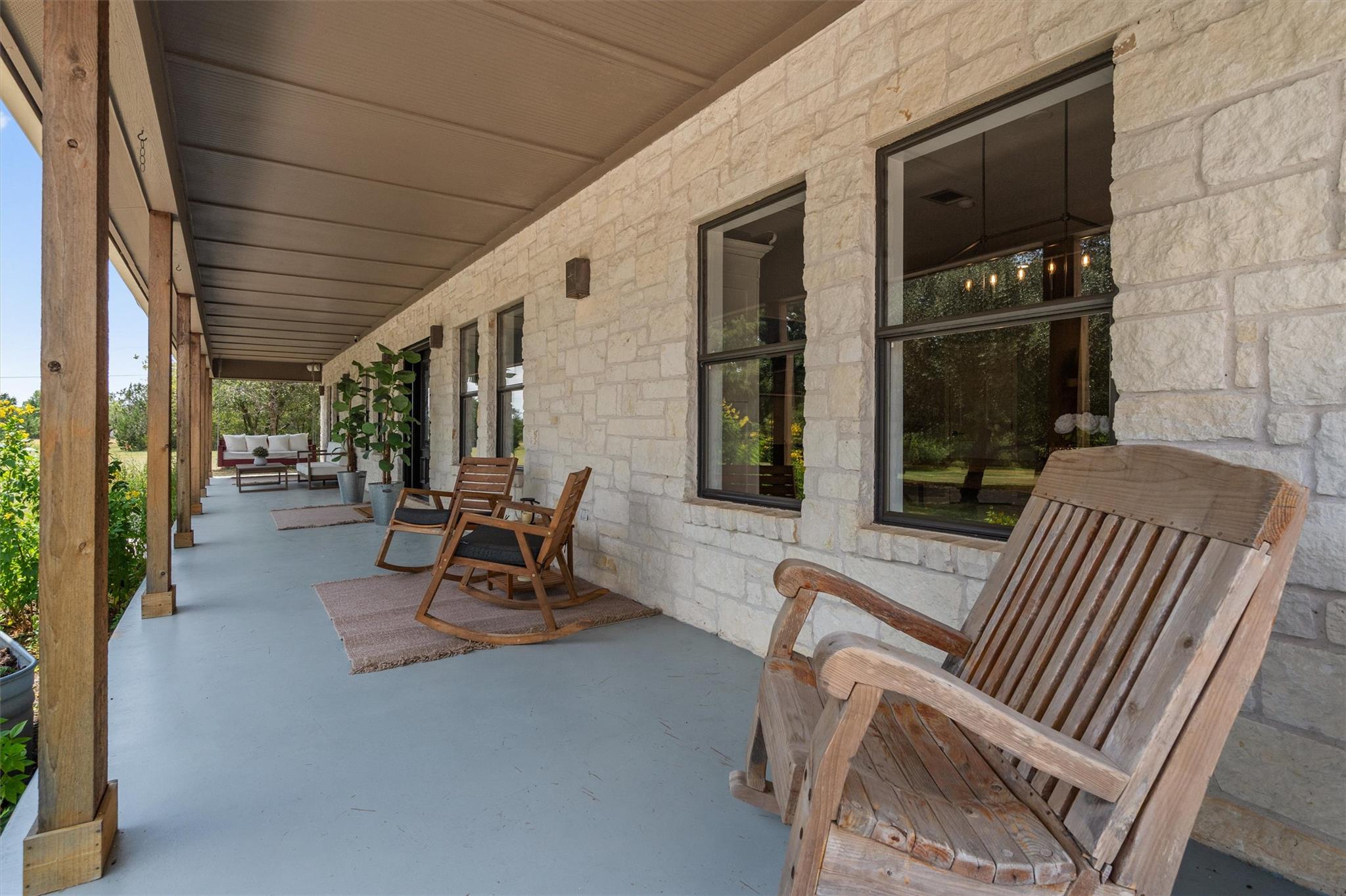 323 Patricia RD
