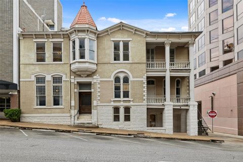 Photo of 109 E 10th ST, Austin, TX 78701 (MLS # 1682844)