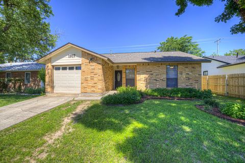 Photo of 1917 Castle Gate CIR, San Marcos, TX 78666 (MLS # 9338917)