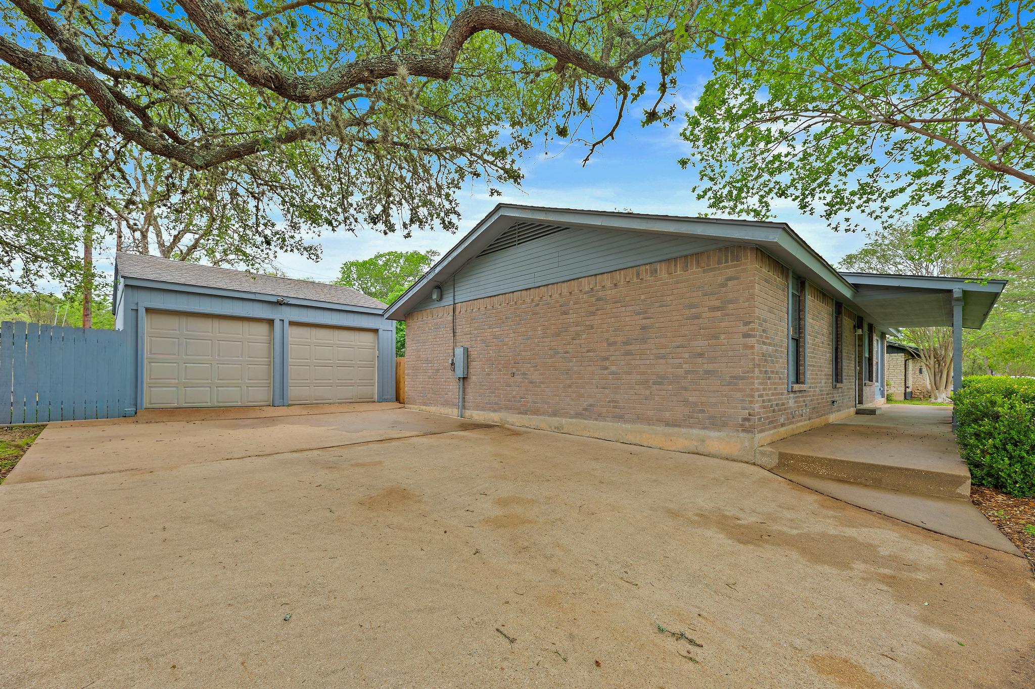 205 Hitching Post DR