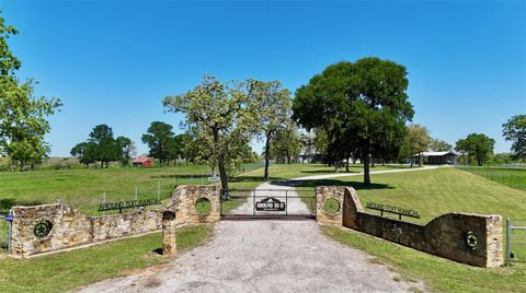 6440 Mockingbird RD Flatonia TX 78941