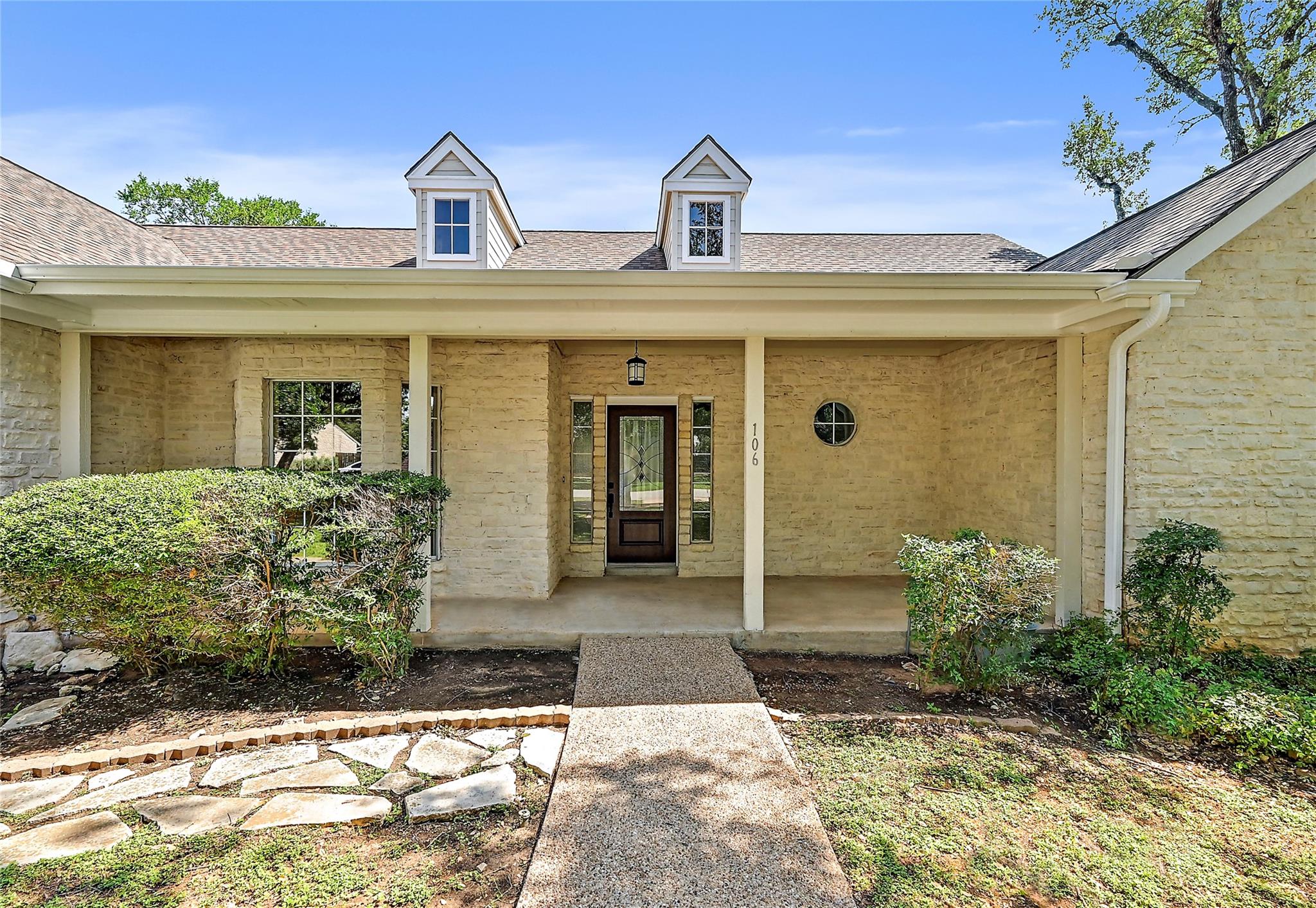 106 Los Altos DR