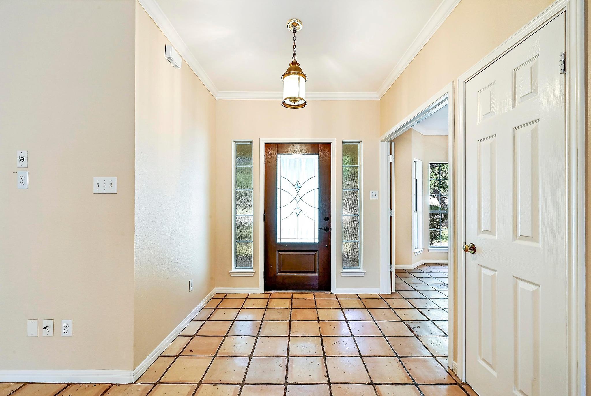 106 Los Altos DR