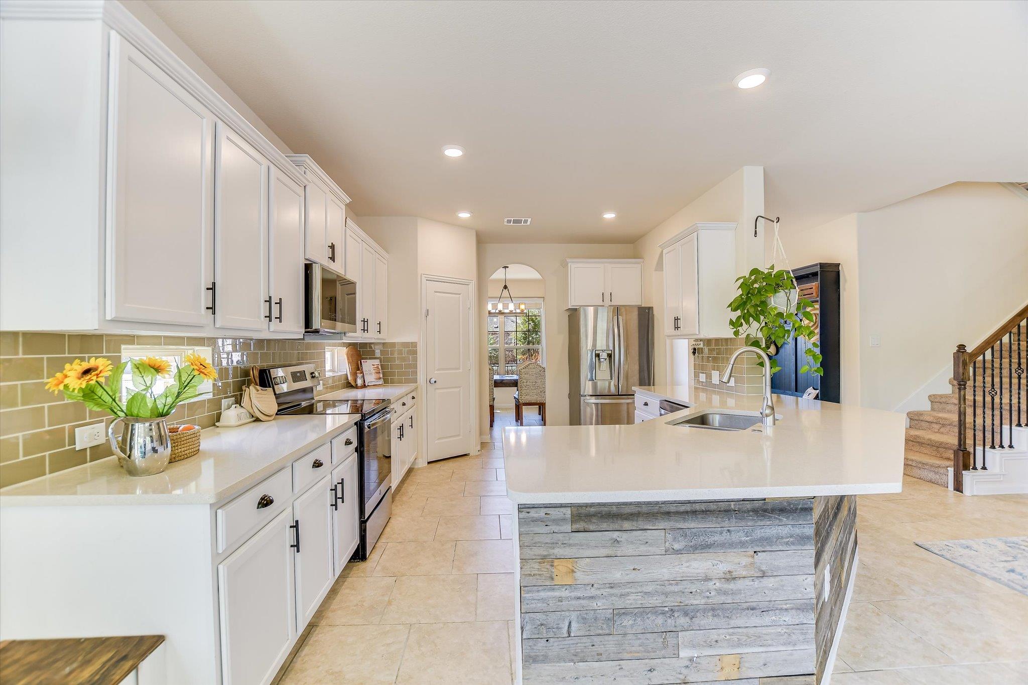 165 Crescent Heights DR