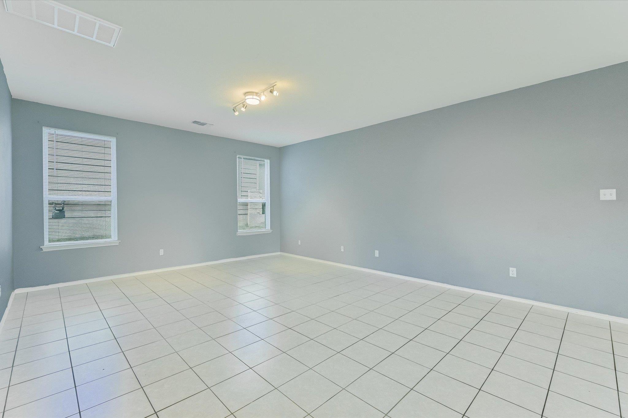 220 Nettletree DR