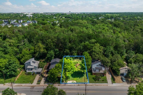 Photo of 3600 Oak Springs DR, Austin, TX 78721 (MLS # 6011777)