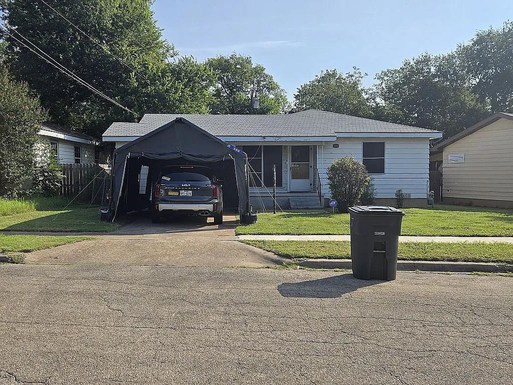 105 E Voelter Ave