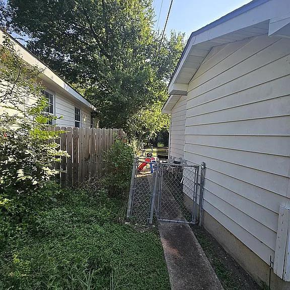 105 E Voelter Ave