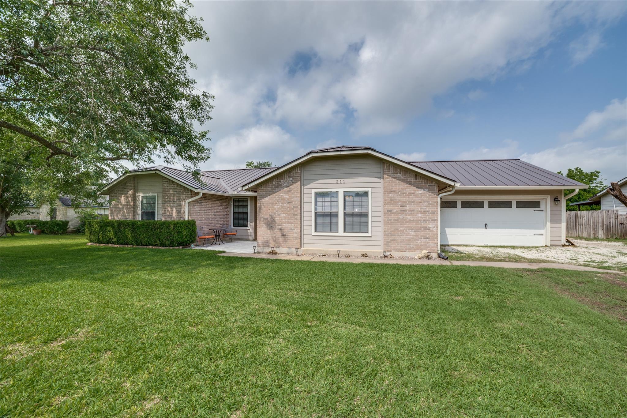 211 Spring Garden DR