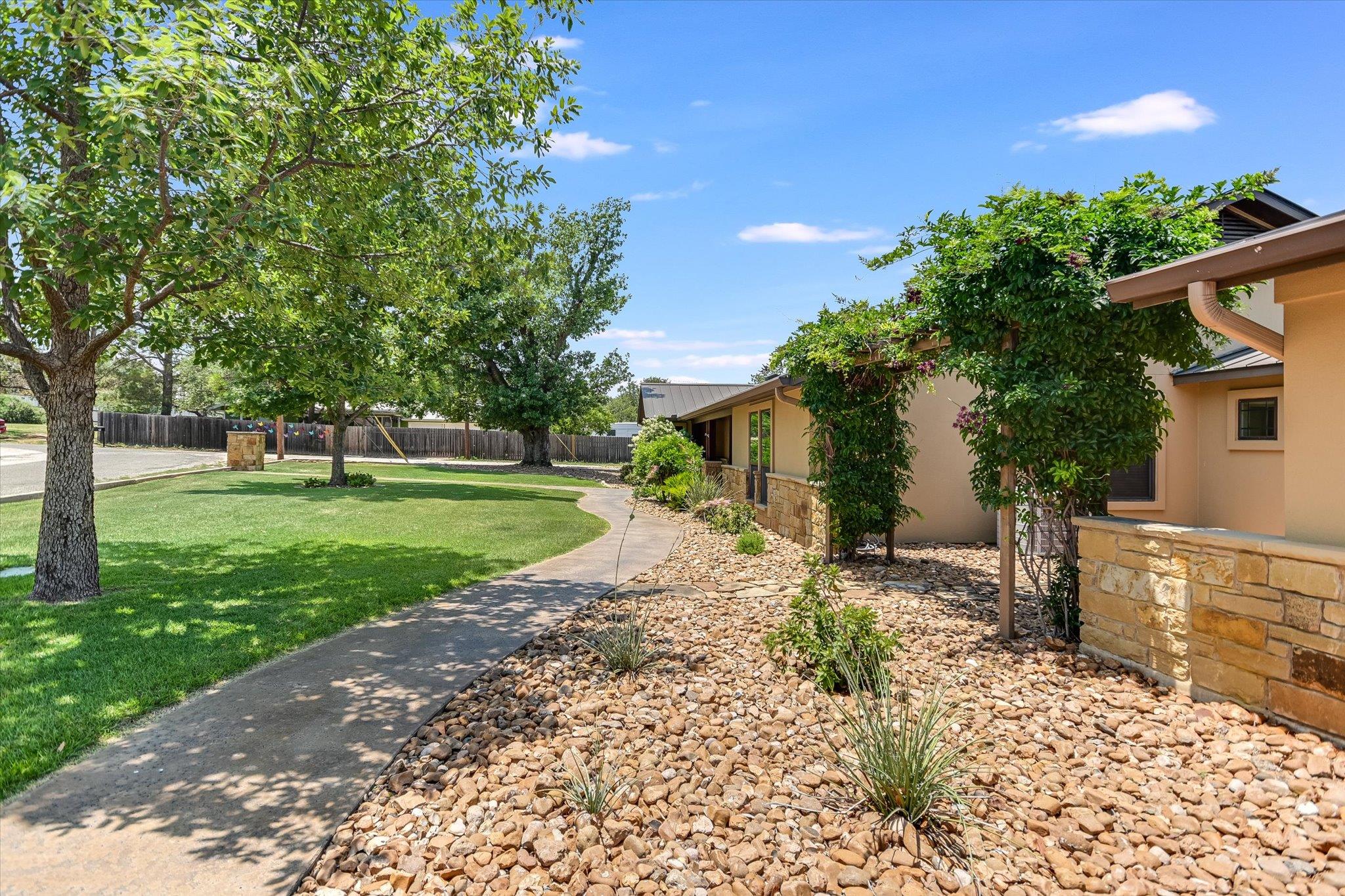 348 Carlson CIR