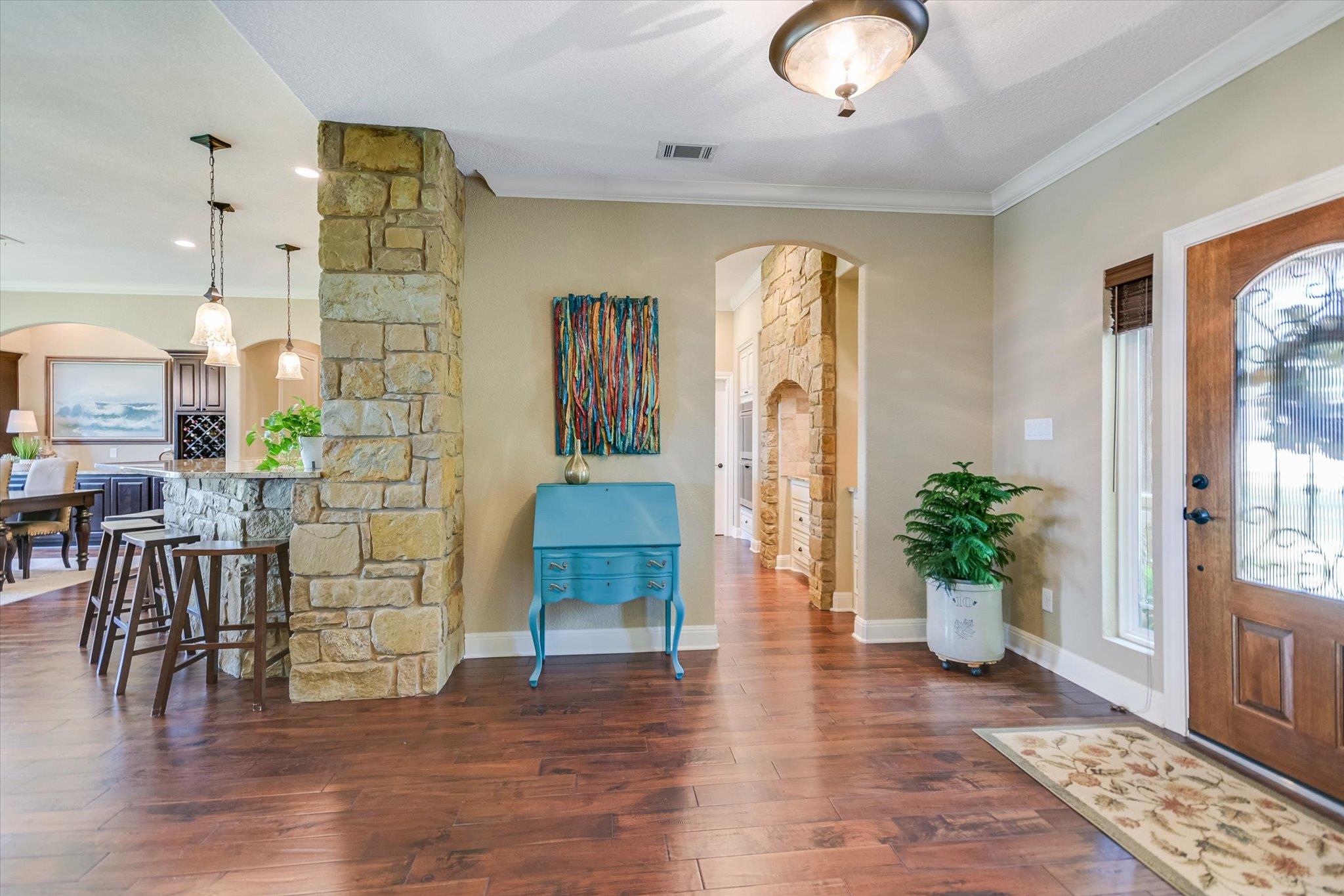 348 Carlson CIR