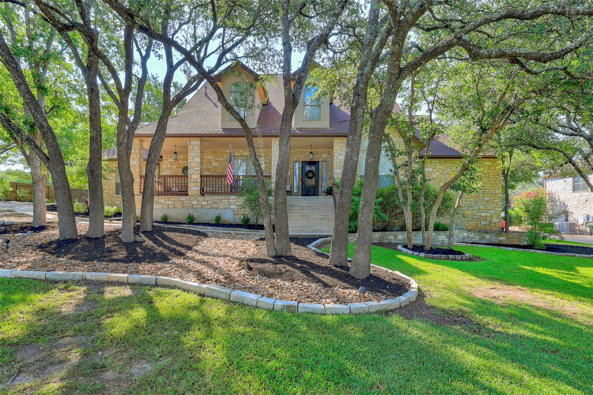 111 Roberts CIR