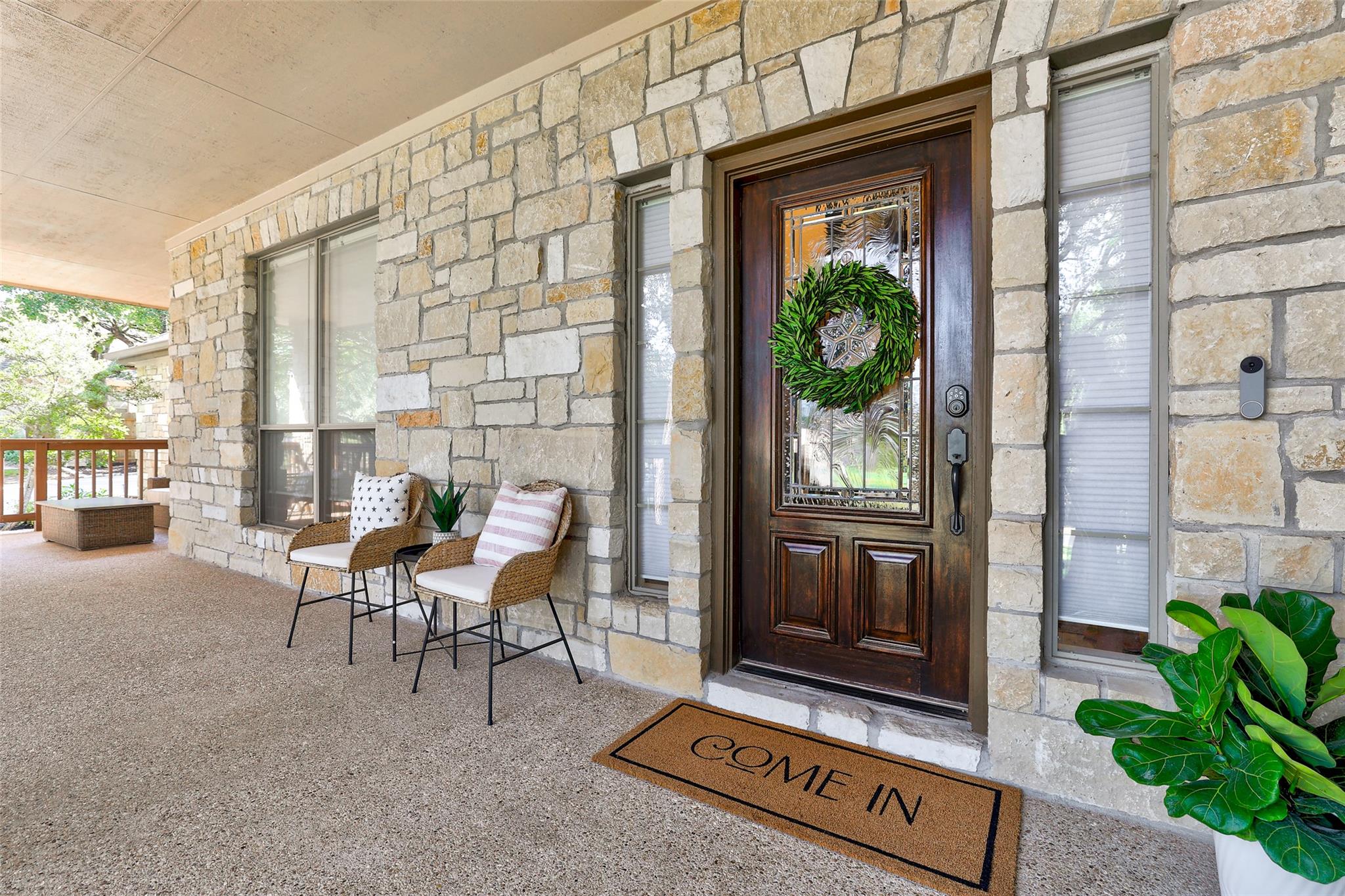 111 Roberts CIR