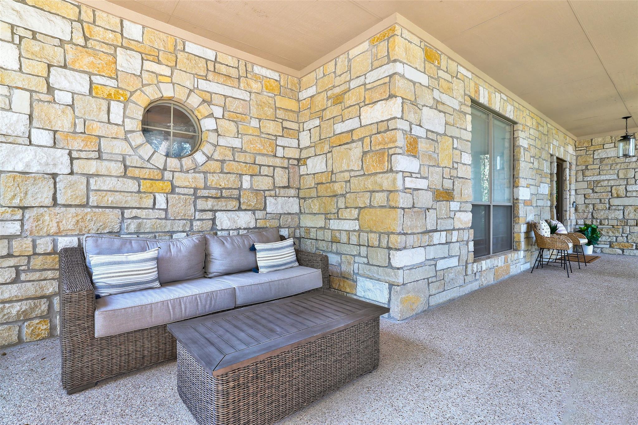 111 Roberts CIR