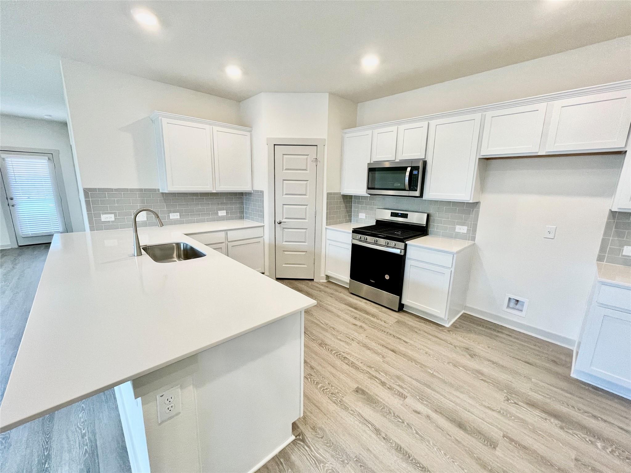 2413 Sisterdale LN