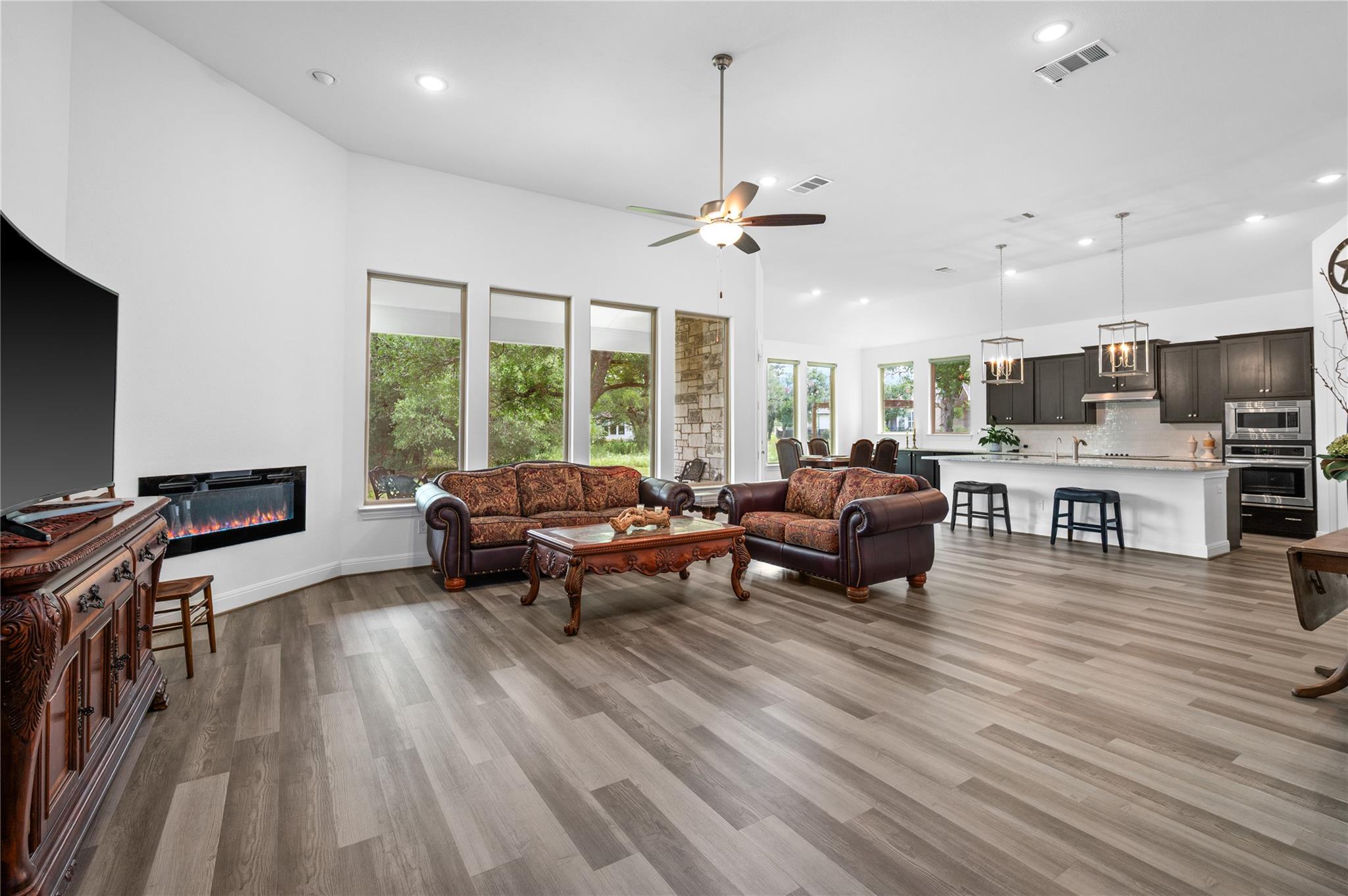 1404 Scenic Oaks DR