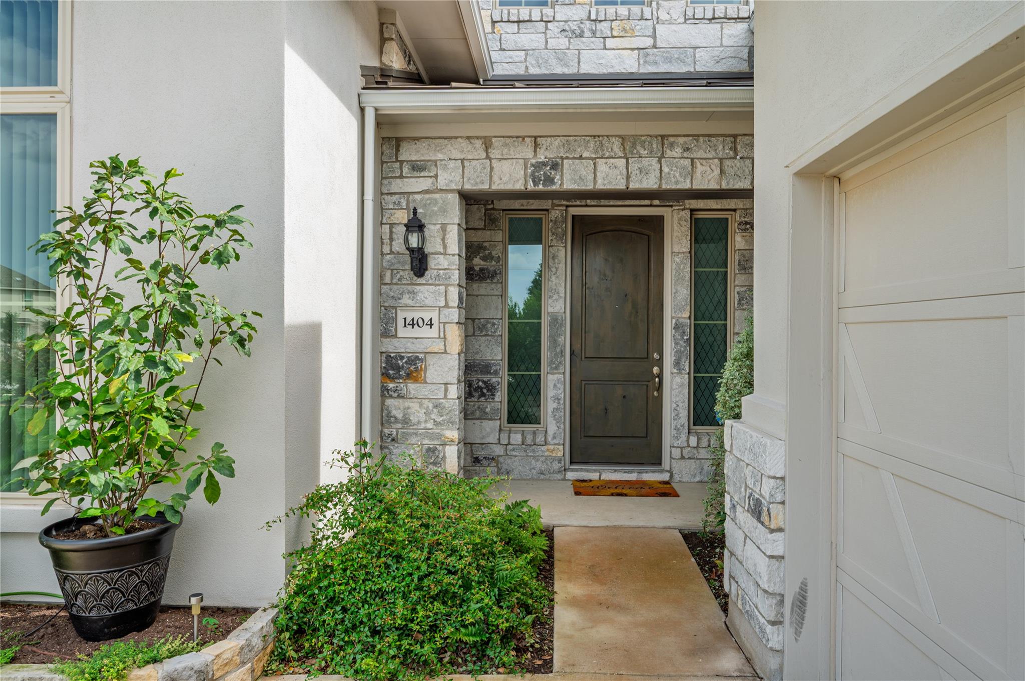 1404 Scenic Oaks DR