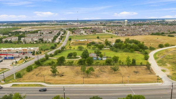101 SUNFLOWER CIR, KYLE, TX 78640 - Image 8ee4031ecfc9f286db7a830d815786a5/659599643