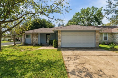 Photo of 2711 Crownspoint DR, Austin, TX 78748 (MLS # 3469517)