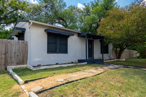 Photo of 5201 Chico ST, Austin, TX 78721 (MLS # 5010853)