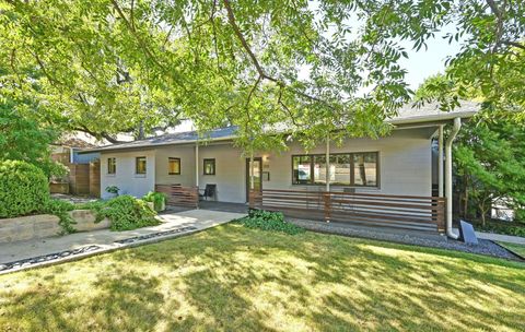 Photo of 701 Brownlee CIR, Austin, TX 78703 (MLS # 3591377)