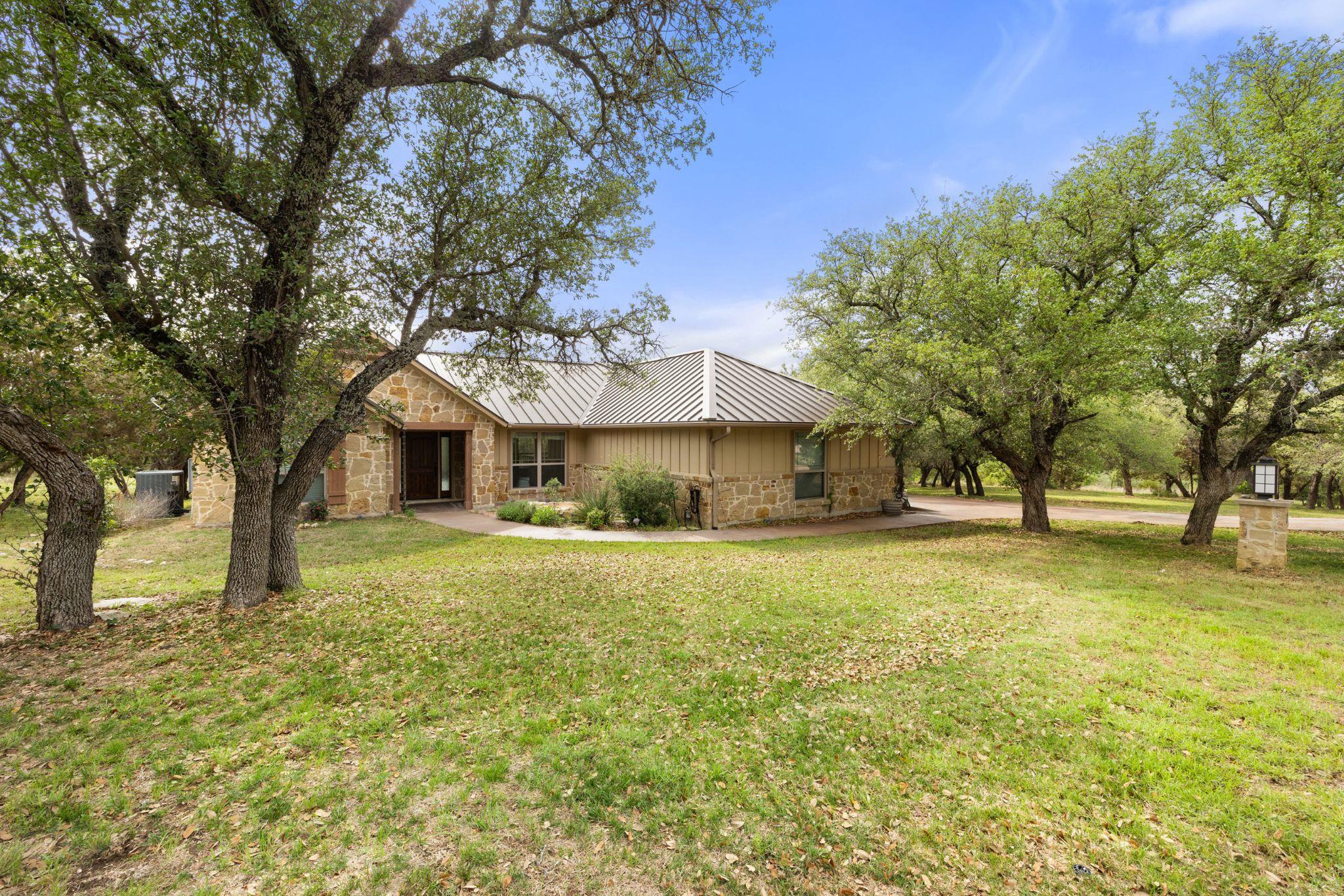 215 Maverick CIR