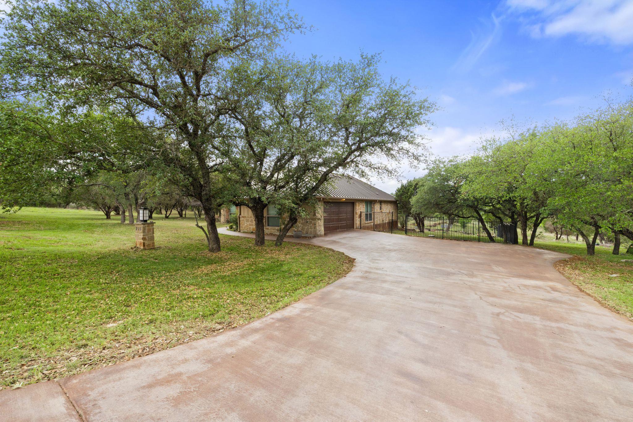 215 Maverick CIR