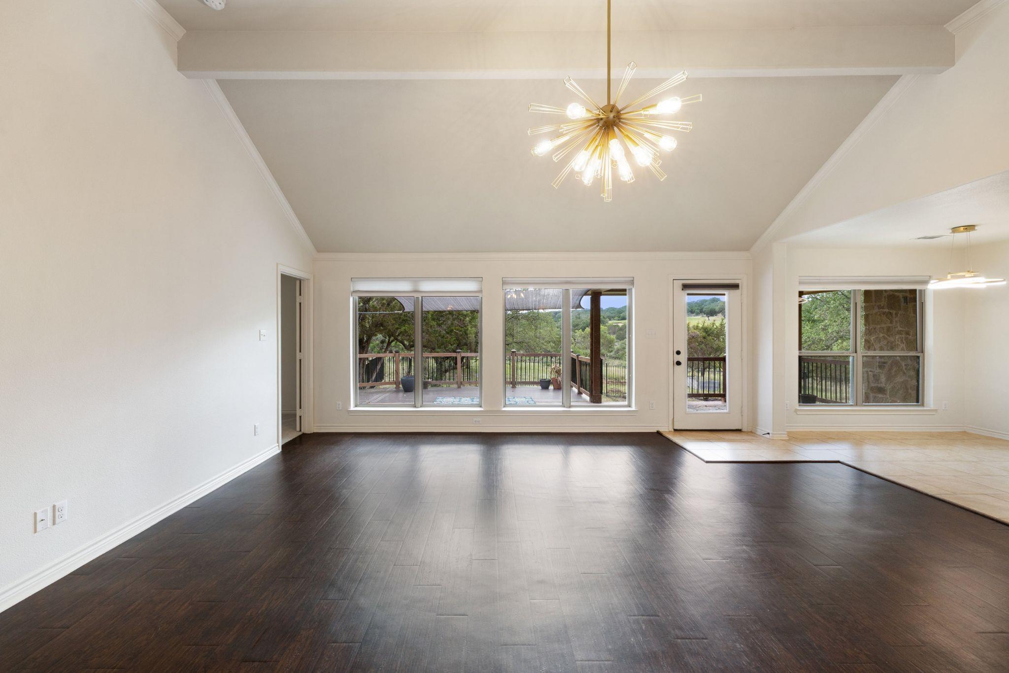 215 Maverick CIR