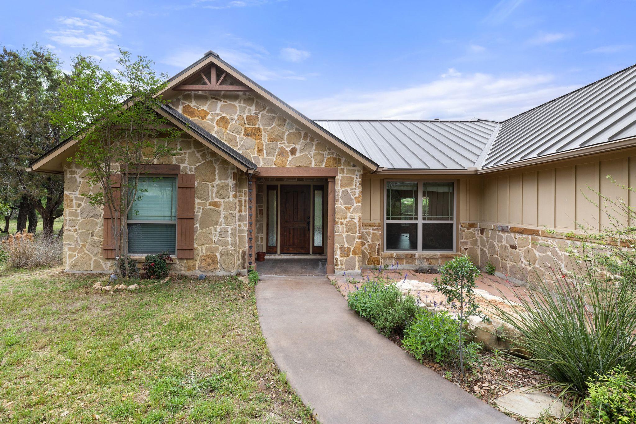 215 Maverick CIR