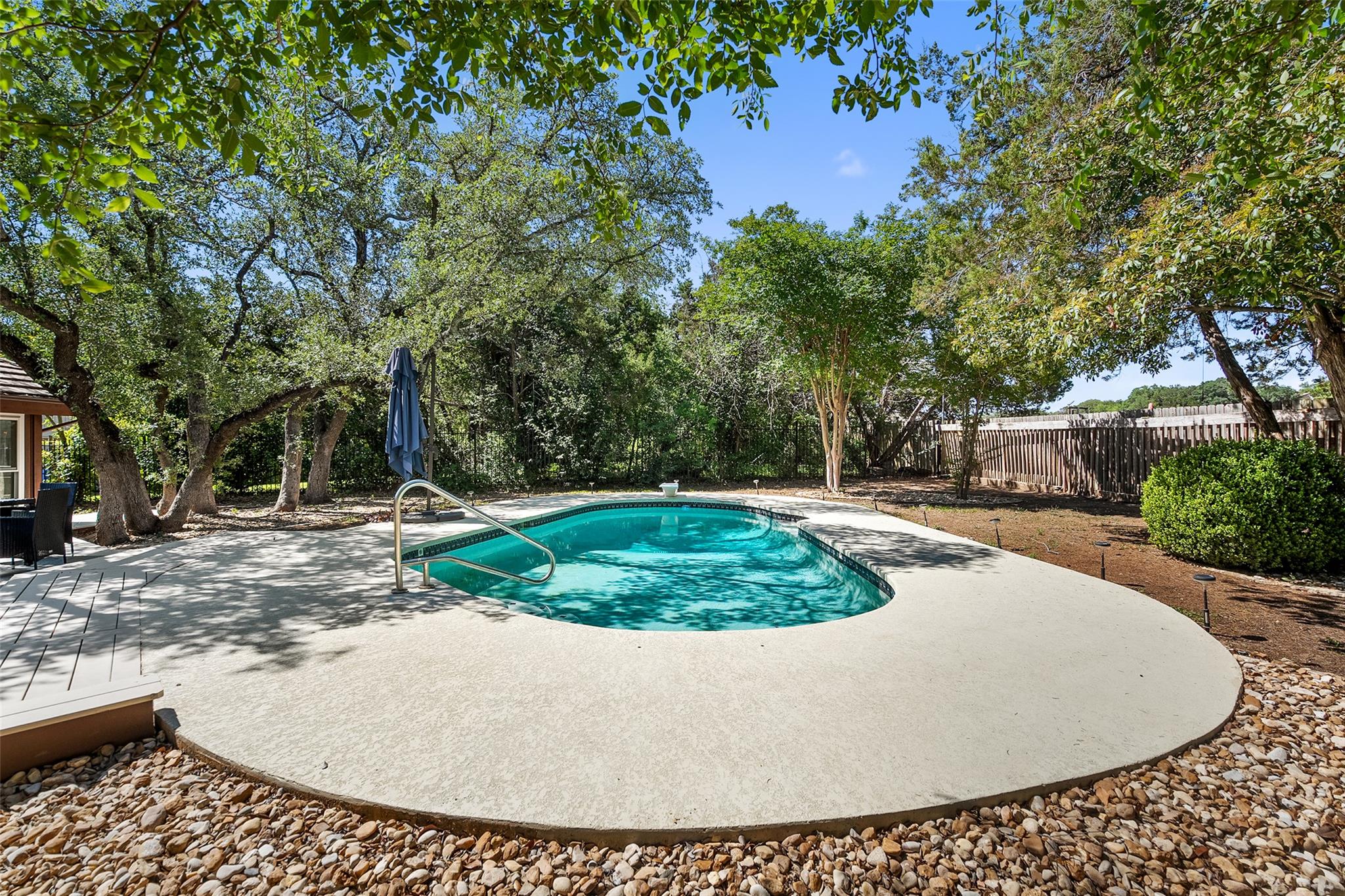 111 Blue Jay DR